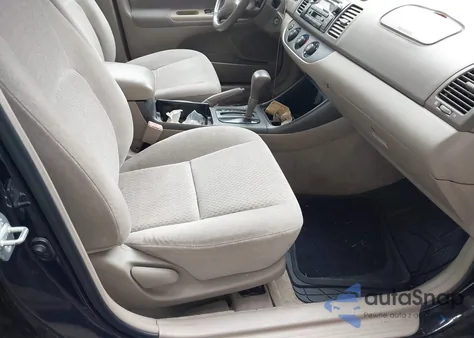 2003 Toyota Camry Le z USA, uszkodzony, nr VIN 4T1BE32K83U236639